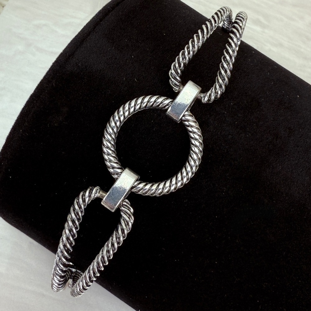 Pretty Silvertone Adjustable Costume Bracelet - image 6